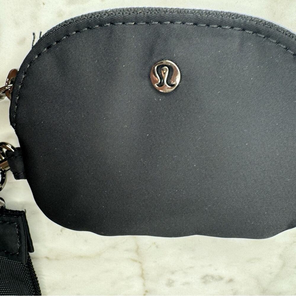 NWT Dual Pouch wristlet Black - Picture 3 of 5